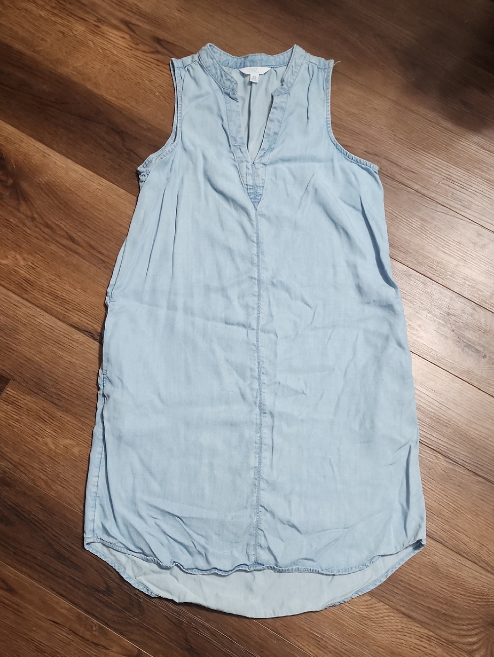 Light Blue Sleeveless Chambray Shift Dress With Pockets